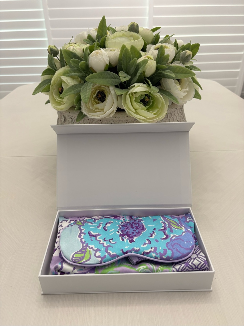 Lilly Pulitzer silk pillowcase and eye mask set - Picture 3 of 4